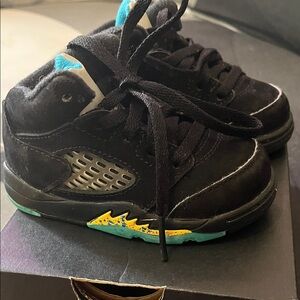 Jordan Kids Black and Teal Sneakers